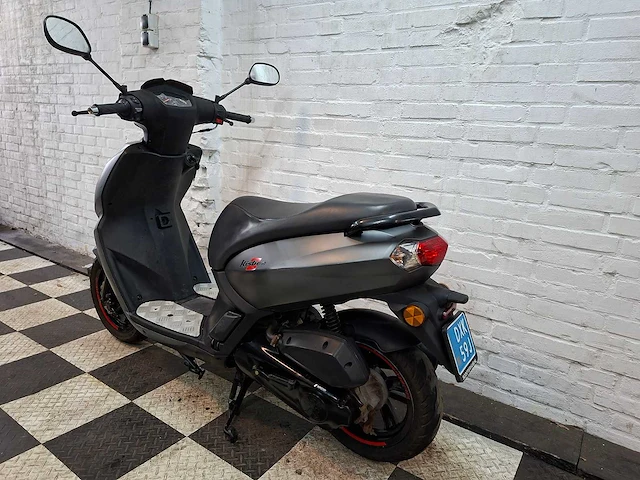 Peugeot kisbee 25 km snorscooter 4takt - afbeelding 3 van  7