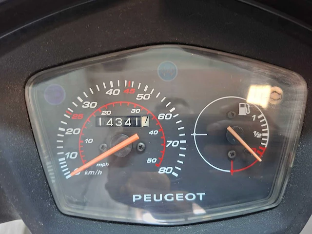 Peugeot kisbee 25 km snorscooter 4takt - afbeelding 4 van  7