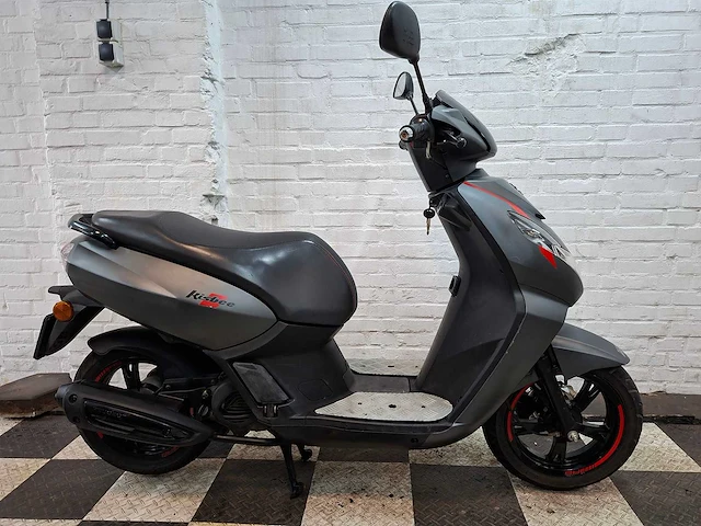 Peugeot kisbee 25 km snorscooter 4takt - afbeelding 6 van  7