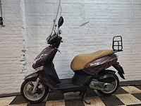 Peugeot kisbee 25 km snorscooter 4takt - afbeelding 1 van  7