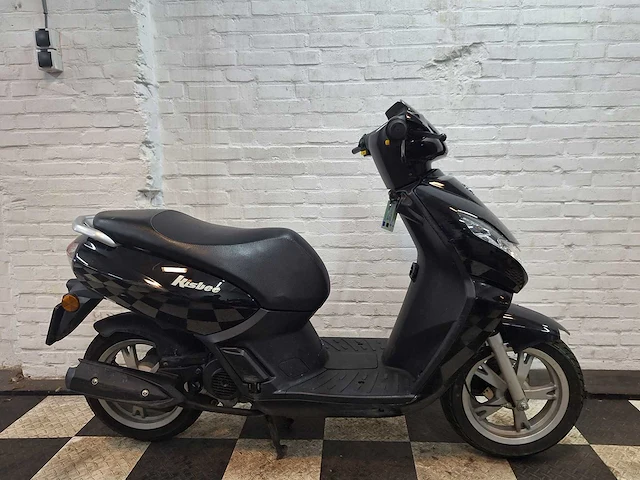 Peugeot kisbee 25 km snorscooter 4takt - afbeelding 6 van  7