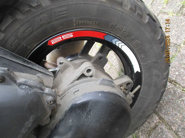 Peugeot kisbee rs naked - bromscooter - streetzone 2 tact injectie - scooter - afbeelding 2 van  12