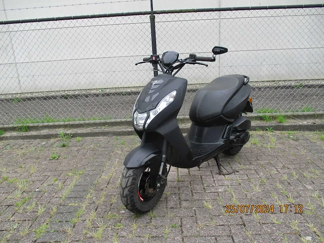 Peugeot kisbee rs naked - bromscooter - streetzone 2 tact injectie - scooter - afbeelding 6 van  12