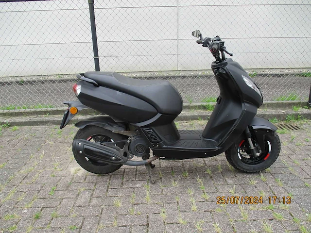 Peugeot kisbee rs naked - bromscooter - streetzone 2 tact injectie - scooter - afbeelding 9 van  12