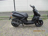 Peugeot kisbee rs naked - bromscooter - streetzone 2 tact injectie - scooter - afbeelding 9 van  12