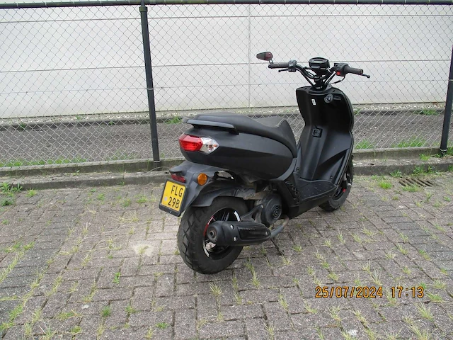 Peugeot kisbee rs naked - bromscooter - streetzone 2 tact injectie - scooter - afbeelding 10 van  12