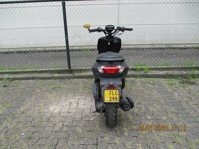Peugeot kisbee rs naked - bromscooter - streetzone 2 tact injectie - scooter - afbeelding 11 van  12