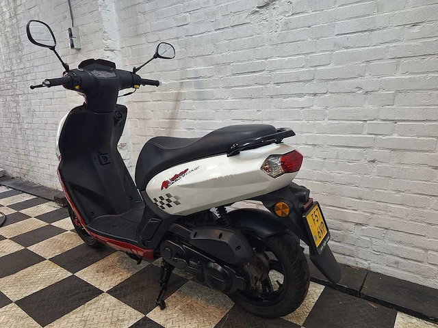 Peugeot kisbee sportline 45 km bromscooter 4takt - afbeelding 3 van  7