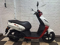 Peugeot kisbee sportline 45 km bromscooter 4takt - afbeelding 6 van  7