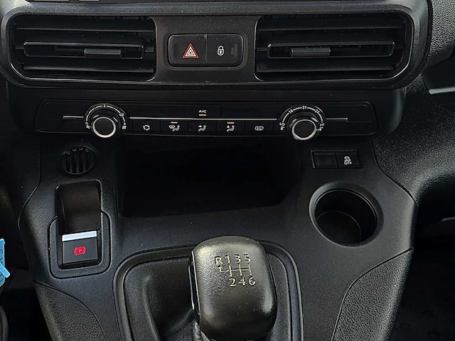 Peugeot partner 1.2 benzine premium, v-77-lsk - afbeelding 9 van  29