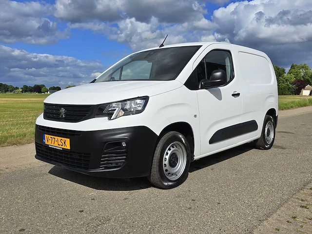 Peugeot partner 1.2 benzine premium, v-77-lsk - afbeelding 1 van  29