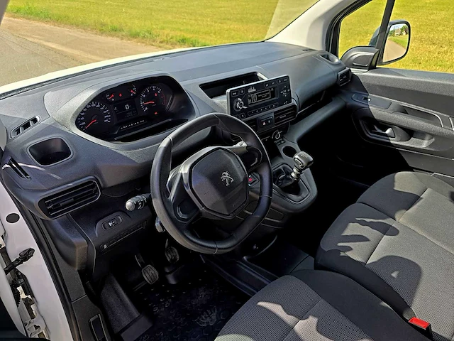 Peugeot partner 1.2 benzine premium, v-77-lsk - afbeelding 15 van  29