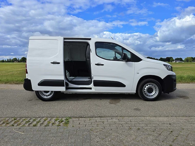 Peugeot partner 1.2 benzine premium, v-77-lsk - afbeelding 17 van  29