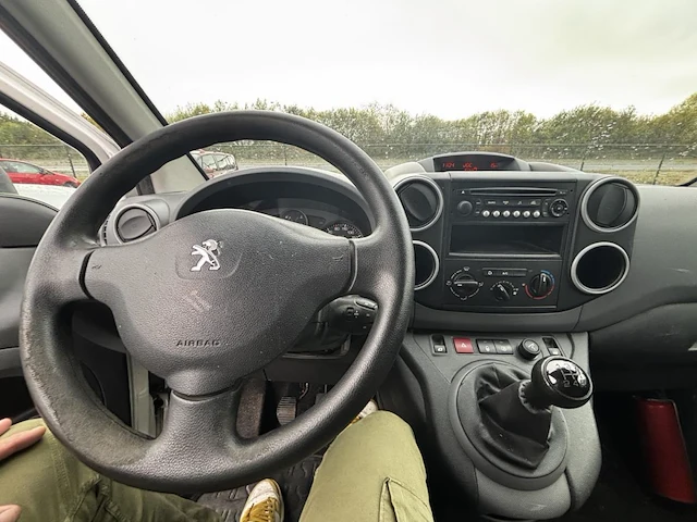 Peugeot partner fourgon swb diesel 1.6 hdi l1h1 confort,2013 - afbeelding 33 van  33