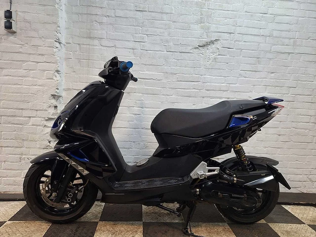 Peugeot speedfight 4 45 km bromscooter 4takt - afbeelding 1 van  7