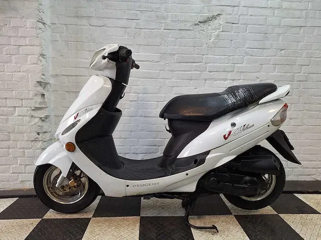 Peugeot v-clic 25 km bromscooter 4takt - afbeelding 1 van  7