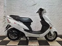 Peugeot v-clic 25 km bromscooter 4takt - afbeelding 6 van  7