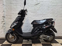 Peugeot v-clic 45 km bromscooter 4takt - afbeelding 1 van  7