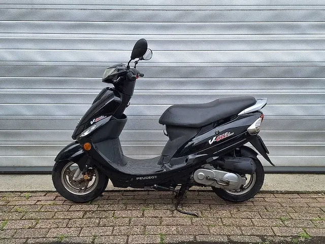 Peugeot v-clic 45km bromscooter 4-takt - afbeelding 1 van  7