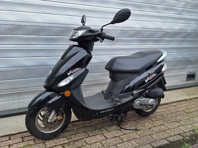 Peugeot v-clic 45km bromscooter 4-takt - afbeelding 2 van  7