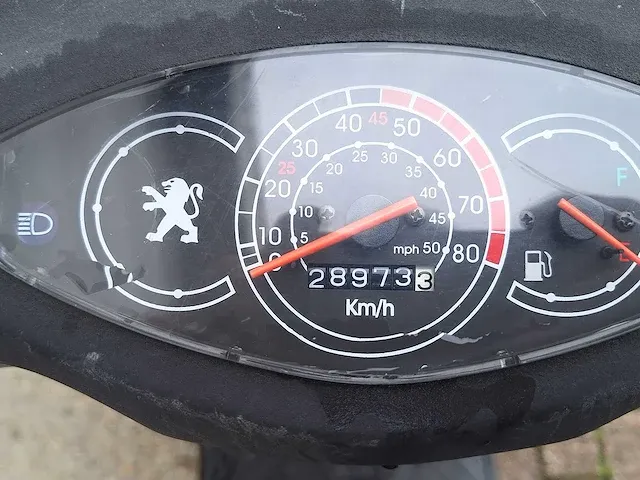 Peugeot v-clic 45km bromscooter 4-takt - afbeelding 4 van  7