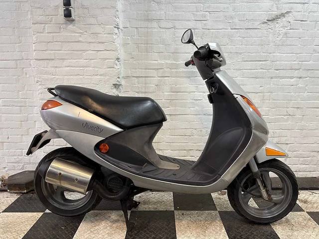 Peugeot vivacity 25 km snorscooter 2takt - afbeelding 6 van  7
