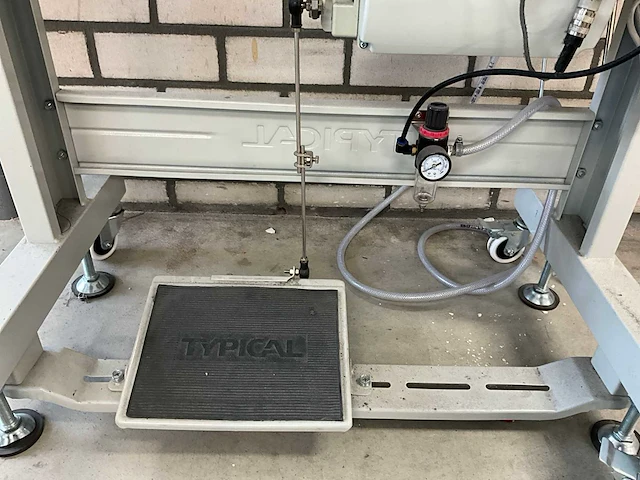 Pfaff 335 vrije-arm naaimachine v.v. ho hsing i90m servomotor, typical naaitafel - voetpedaal - afbeelding 5 van  9