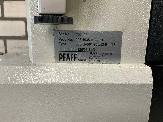 Pfaff 335 vrije-arm naaimachine v.v. ho hsing i90m servomotor, typical naaitafel - voetpedaal - afbeelding 6 van  9