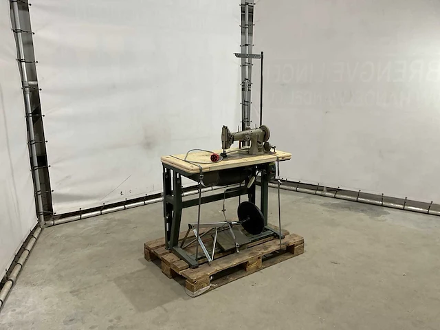 Pfaff professionele naaimachine - afbeelding 3 van  10