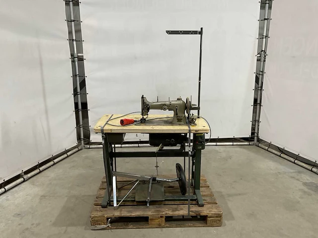 Pfaff professionele naaimachine - afbeelding 4 van  10