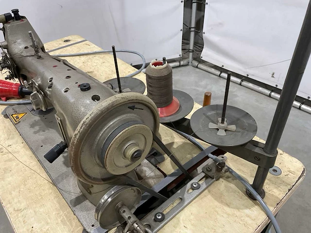 Pfaff professionele naaimachine - afbeelding 7 van  10