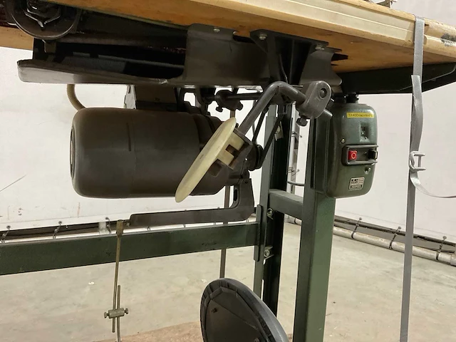 Pfaff professionele naaimachine - afbeelding 8 van  10