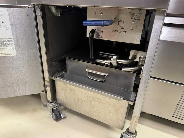 Pfe-800 - elektrische hoge druk friteuse - afbeelding 2 van  13