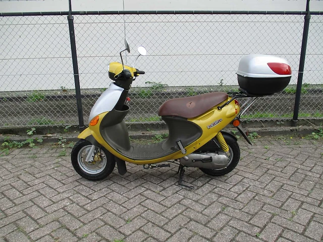 Pgo - bromscooter - rodo show 2 takt - scooter - afbeelding 1 van  11