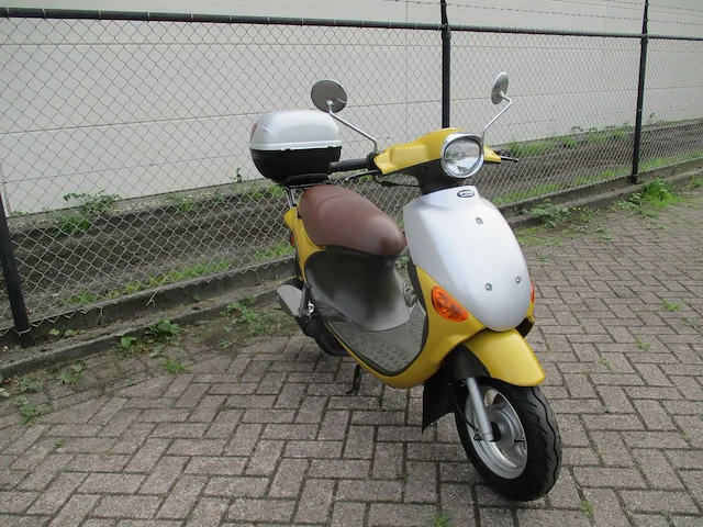 Pgo - bromscooter - rodo show 2 takt - scooter - afbeelding 7 van  11