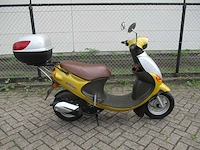 Pgo - bromscooter - rodo show 2 takt - scooter - afbeelding 8 van  11