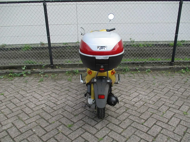 Pgo - bromscooter - rodo show 2 takt - scooter - afbeelding 10 van  11