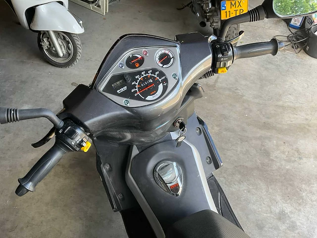 Pgo g-max 125 motorfiets - afbeelding 4 van  13