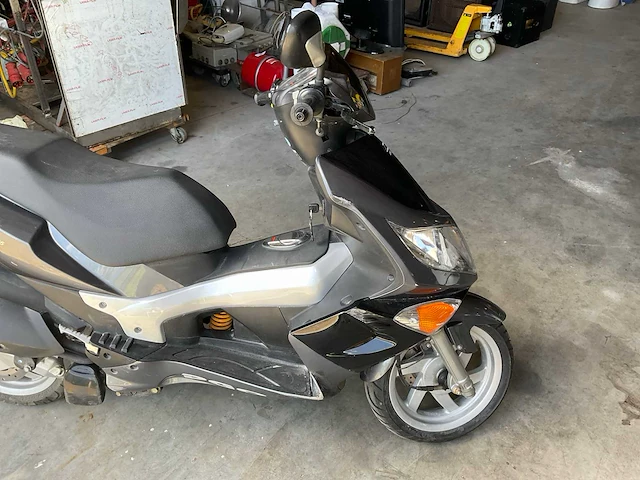 Pgo g-max 125 motorfiets - afbeelding 11 van  13