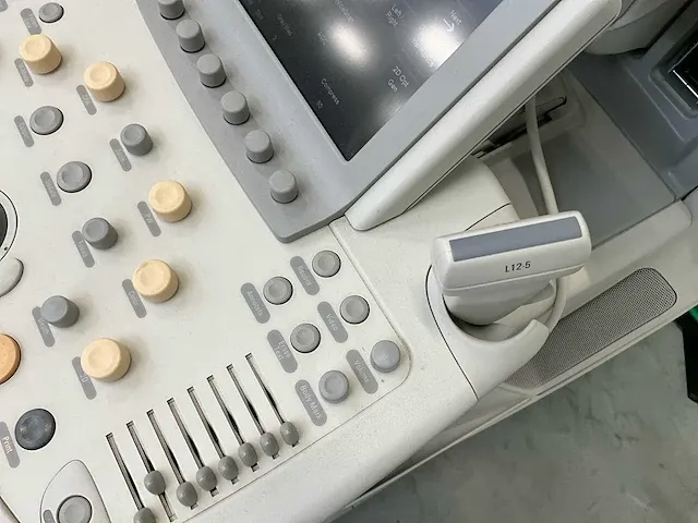 Philips - iu22 - echografie apparaat - 2010 - afbeelding 7 van  11