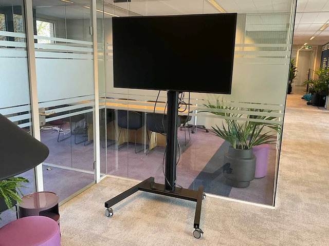 Philips 55bdl4550d 55” televisie op vloerstandaard - afbeelding 1 van  4
