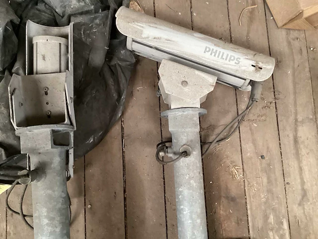 Philips beveilingscamera met mast (2x) - afbeelding 1 van  5