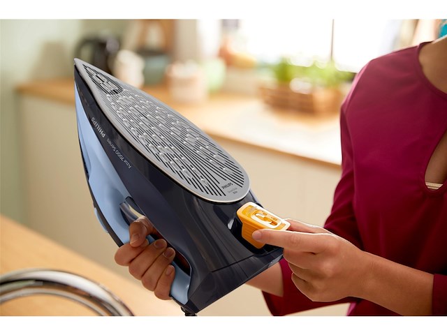 Philips dst7041 7000 series strijkijzer steamglide elite 2400 w lichtblauw/donkerblauw - afbeelding 2 van  6