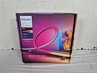 Philips hue play gradient lightstrip 75 inch - televisie - zwart - 20w - incl. voeding en steunen - afbeelding 2 van  2