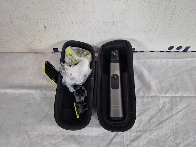 Philips oneblade pro 360 face + body - trimmer, scheerapparaat en styler - qp6651/30 - afbeelding 2 van  2