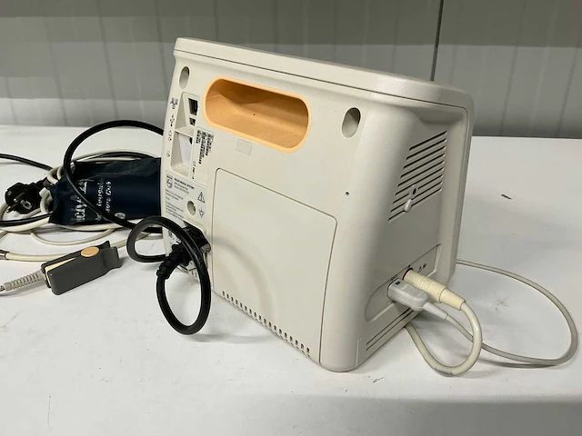 Philips suresigns vs3 patientmonitor incl. bloeddruk- en saturatiemeter - afbeelding 3 van  3