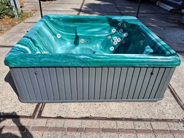 Phoenix spa 4 persoons amerikaans jacuzzi en buitenspa - afbeelding 22 van  24