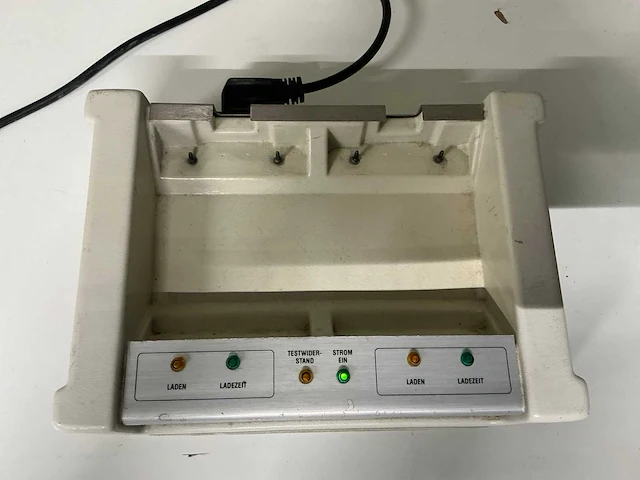 Physio-control lifepak5 batterij lader - afbeelding 2 van  4