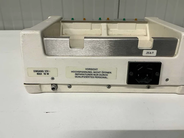 Physio-control lifepak5 batterij lader - afbeelding 3 van  4