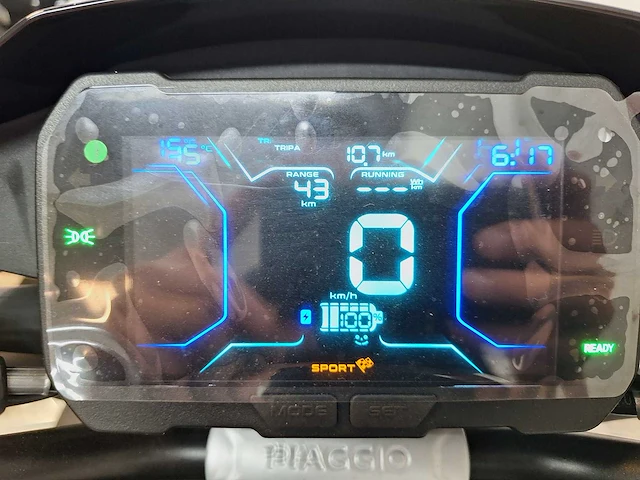 Piaggio - 1 - elektrische bromscooter demo - e-scooter - afbeelding 4 van  8